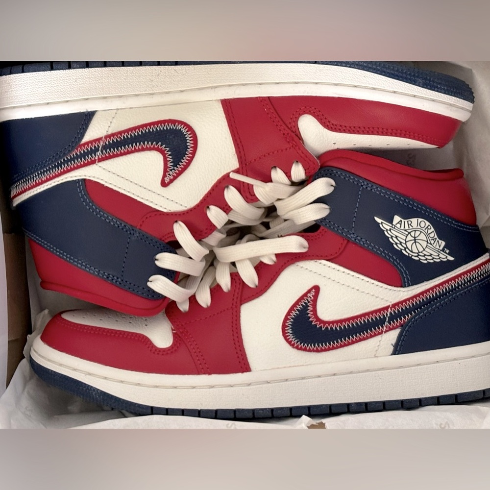 WMNS AIR JORDAN 1 MID SE